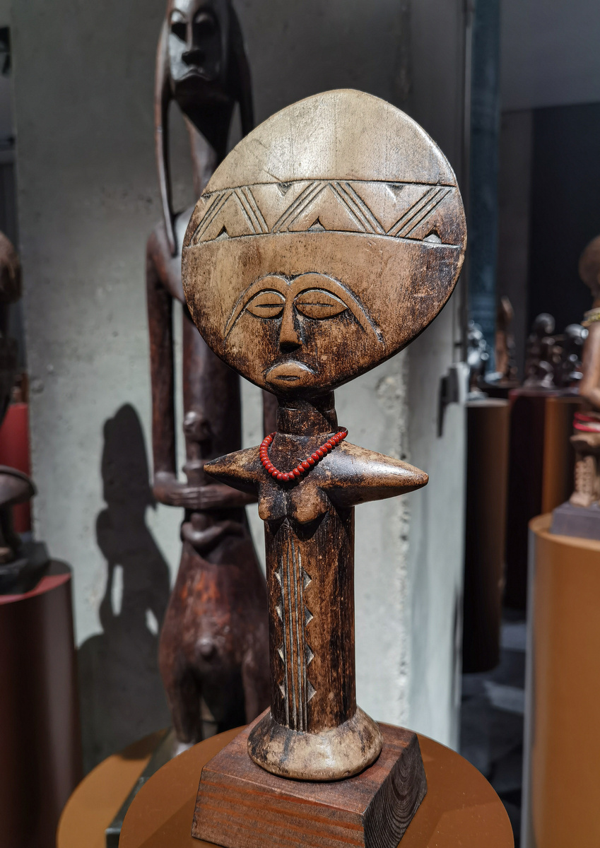 Фигурка на тему родов. Женщина носила такую с собой на протяжении беременности для успешного окончания