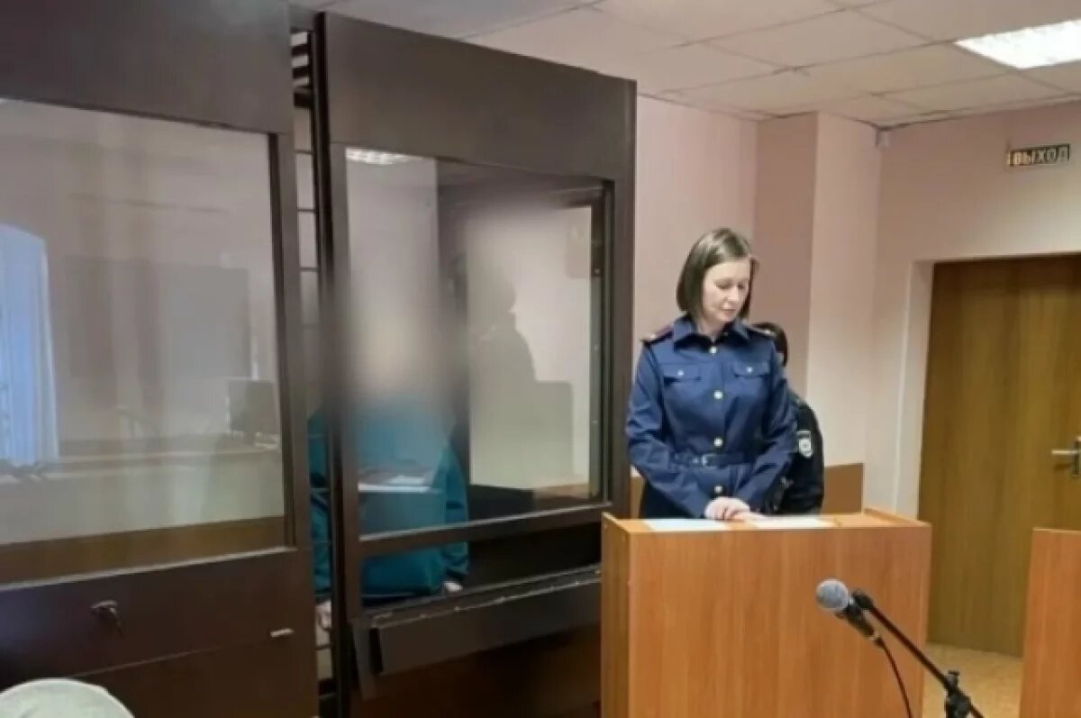    Директора школы в Удмуртии, обиравшую подчинённых, оставили под арестом