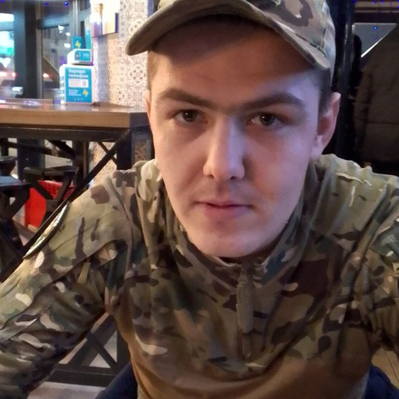 Дмитрий Ворон пишет песни о боевых товарищах