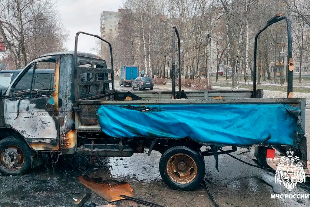    Преступление произошло 8 апреля около 18 часов у дома № 125 по проспекту Победы. Загорелась кабина грузового автомобиля.