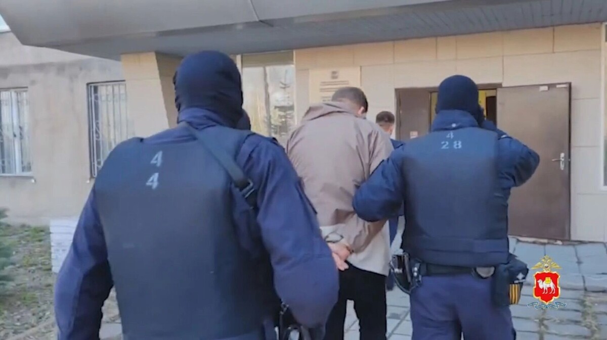    Полицейские задержали одного из руководителей педагогического колледжа в Магнитогорске   Полиция Южного Урала