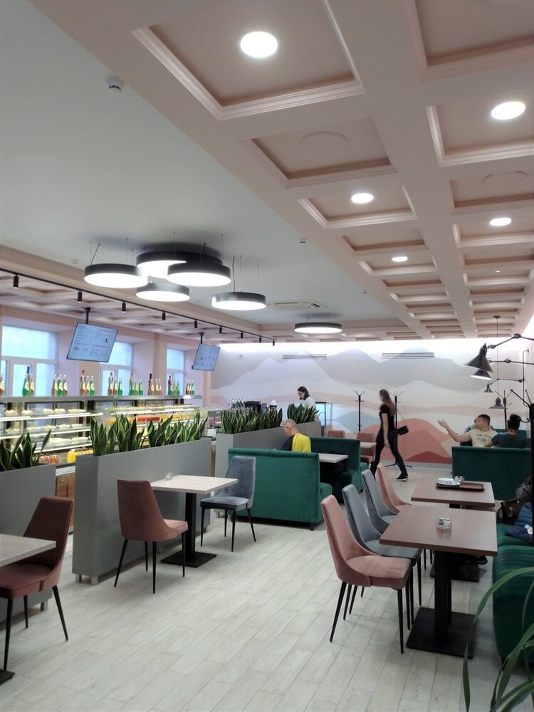 В одном из залов.