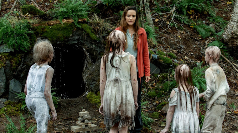    Фото: Кадр из сериала «Извне», реж. Джек Бендер, Брэд Тернер, Александра Ла Рош, 2022 – ... г.