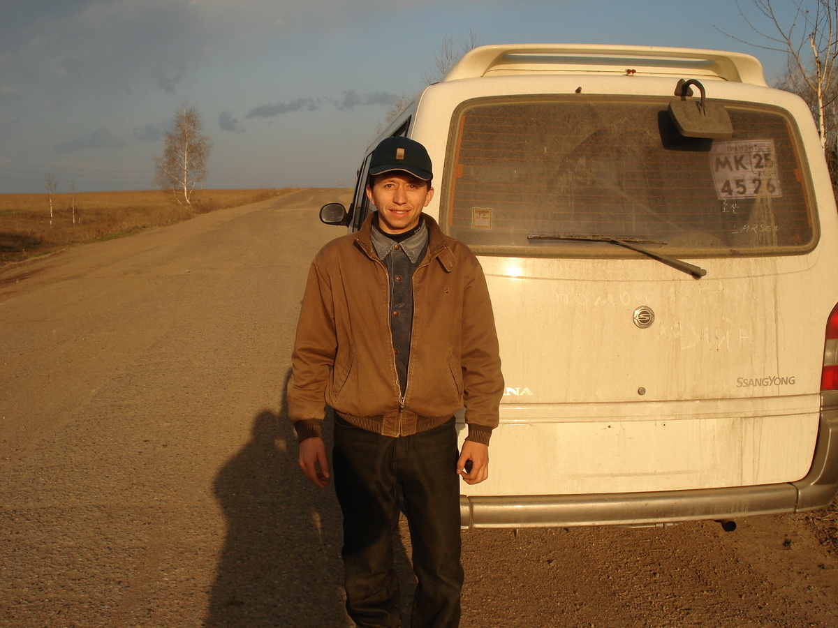 первая попавшееся фото, это 2006 год, мне здесь 31 год. Недалеко от города Канска, во время одиночного путешествия )) 