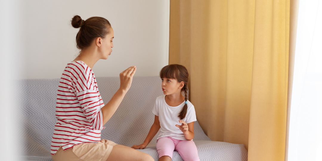 Почему принцип «больше говорить с ребенком и описывать увиденное» не запускает понимание речи при аутизме, УО и ЗПР?