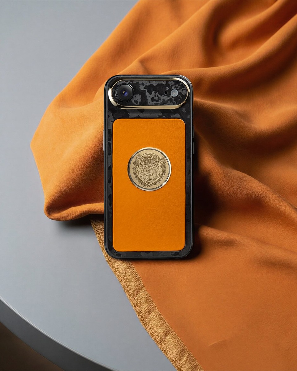 Кастомный iPhone с семейным гербом