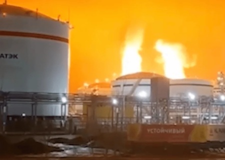    Враг больше не ищет слабые места в ПВО, он их создаёт. Почему Украина впервые обогнала Россию по числу дронов, и к чему это приведёт. Мнение Влада Шлепченко