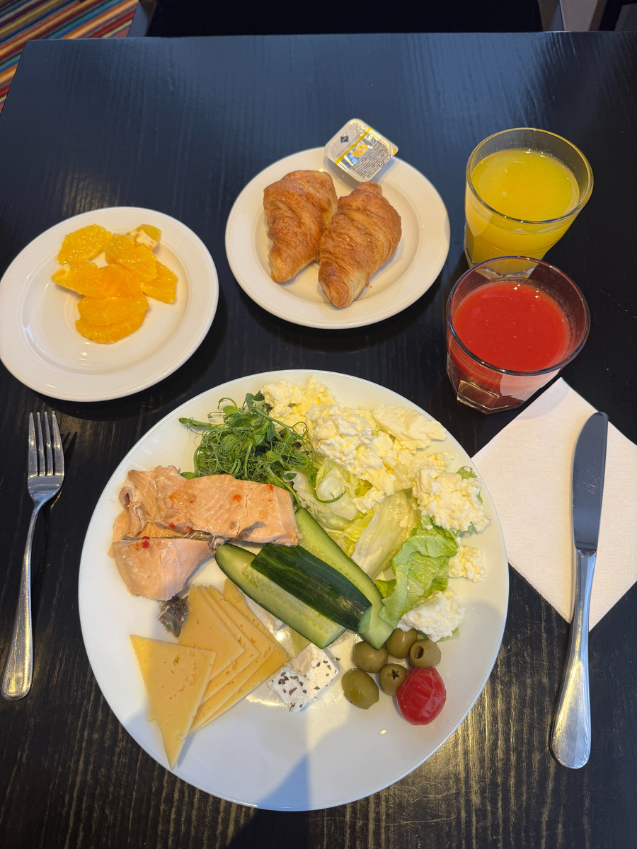 Завтрак "шведский стол" в Cosmos 4* в Екатеринбурге