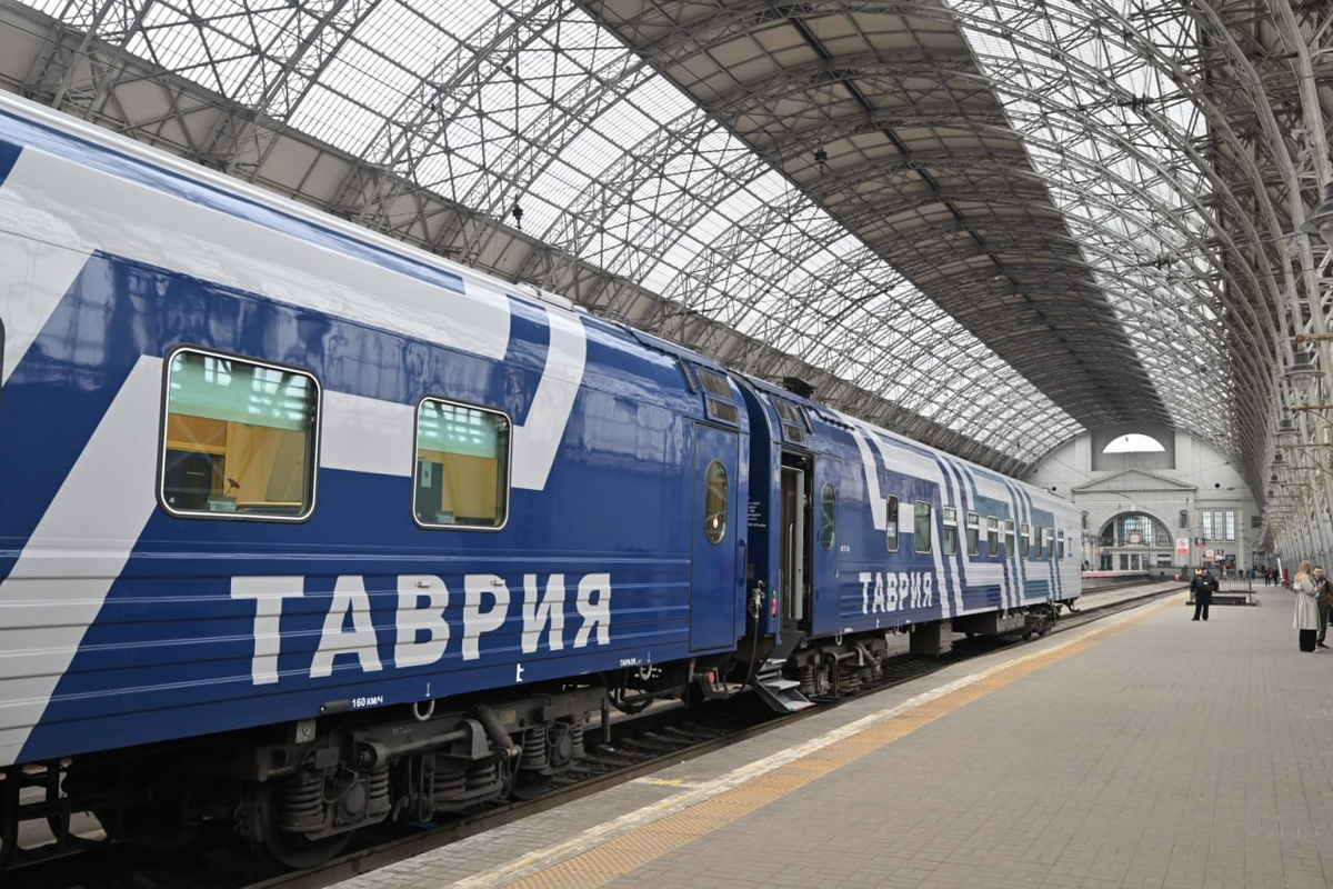 Пассажирские вагоны бренда «Таврия», оснащенные АИС МСПВ, на Киевском вокзале. Источник: Гранд Сервис Экспресс