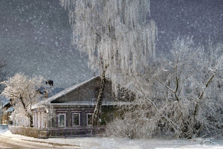 у нее даже комната там своя есть