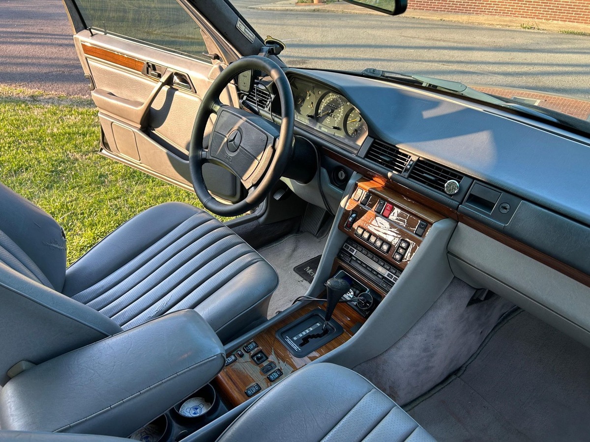    Mercedes преодолел более 1,6 млн км, однако одометр сегодня показывает всего 185 тысяч км