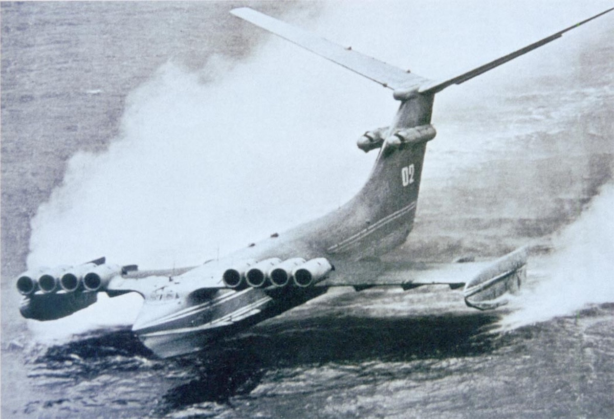 Рис.1 Экраноплан КМ, прозванный на Западе “Каспийским монстром”.