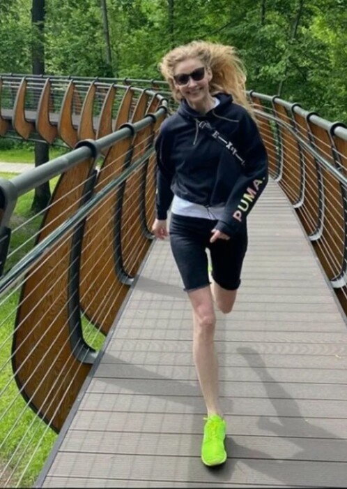 Светлана Ходченкова следит за своей фигурой.