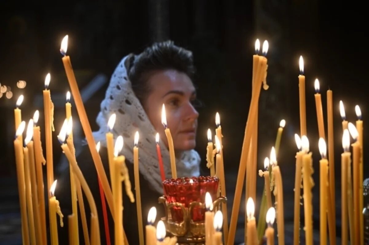    За три дня до Пасхи.