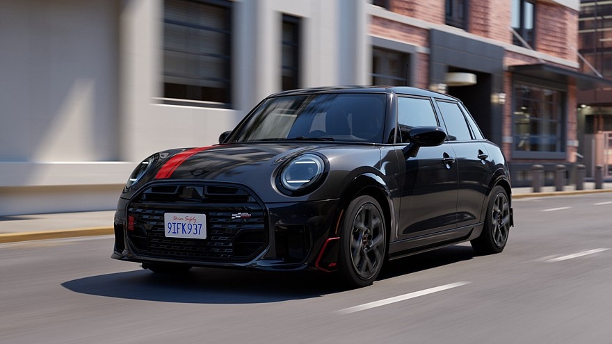    На фото: Mini Cooper S Red Line Edition