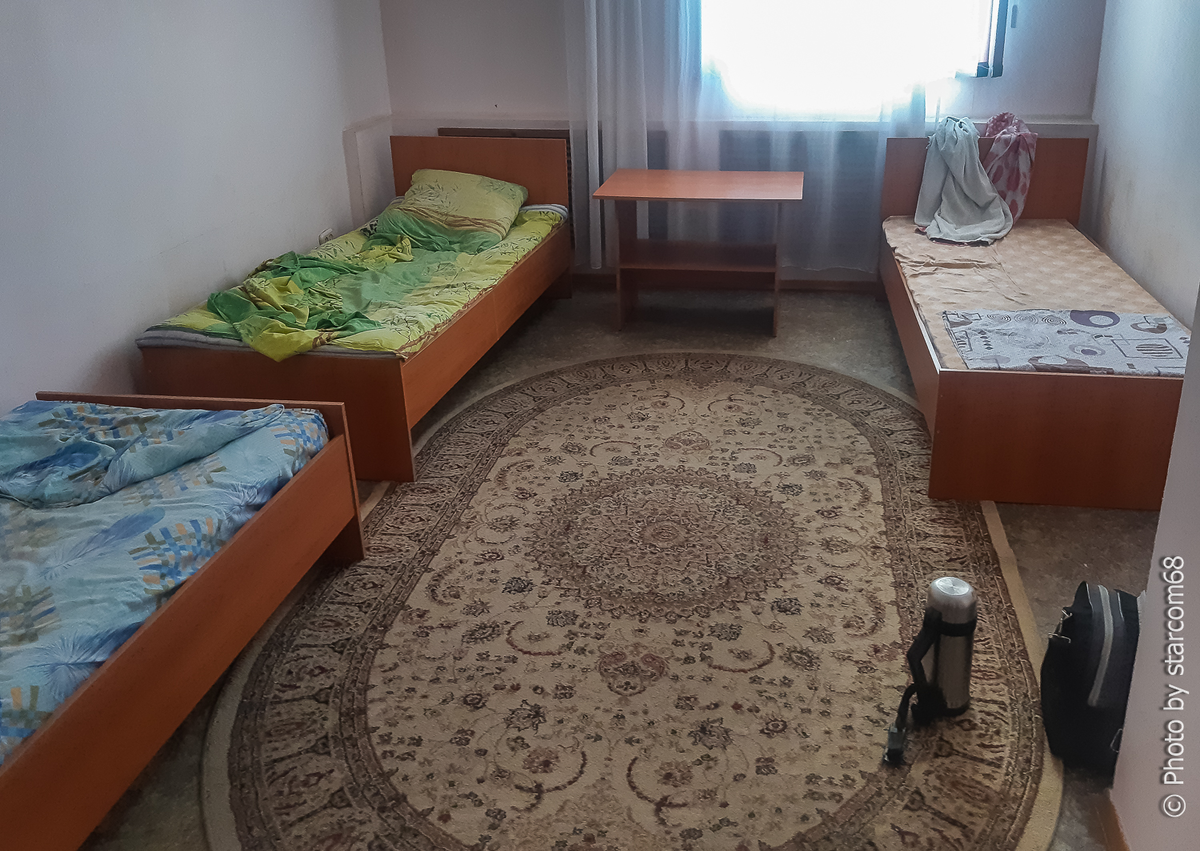 Тот самый сиротский номер, снятый утром 20 августа 2023 года еще по дороге в Экибастуз. Других фото с этого ночлега у меня нет.