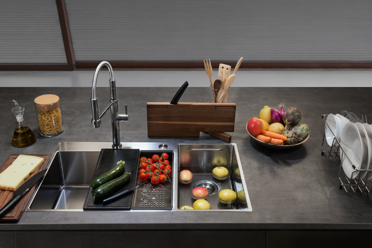 Мойка BWX 220-54-27 из шлифованной нержавеющей стали AISI 304 с набором аксессуаров, в шкаф 90 см.