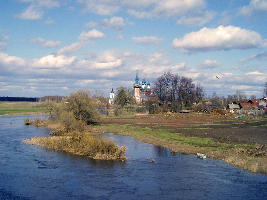 Вид на Благовещенский собор и Успенский монастырь.