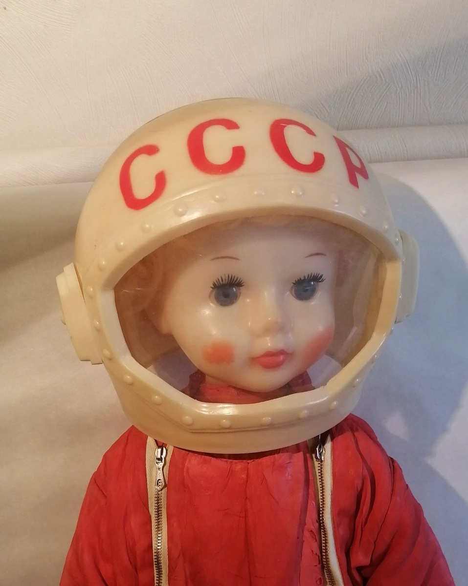Здесь и дальше фото Нины-космонавта из группы ВК "Игрушки советского детства"