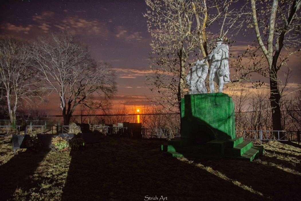 Восход Луны и северное сияние
Фото: Ирена Стрижак