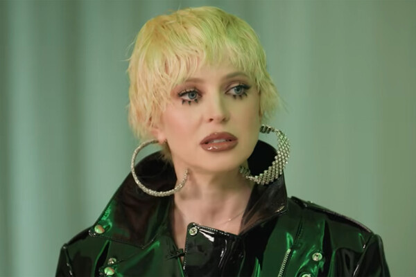 Наталья Поклонская во втором образе во время интервью с Ксенией Собчак / Кадр из видео/Осторожно: Собчак/YouTube   📷