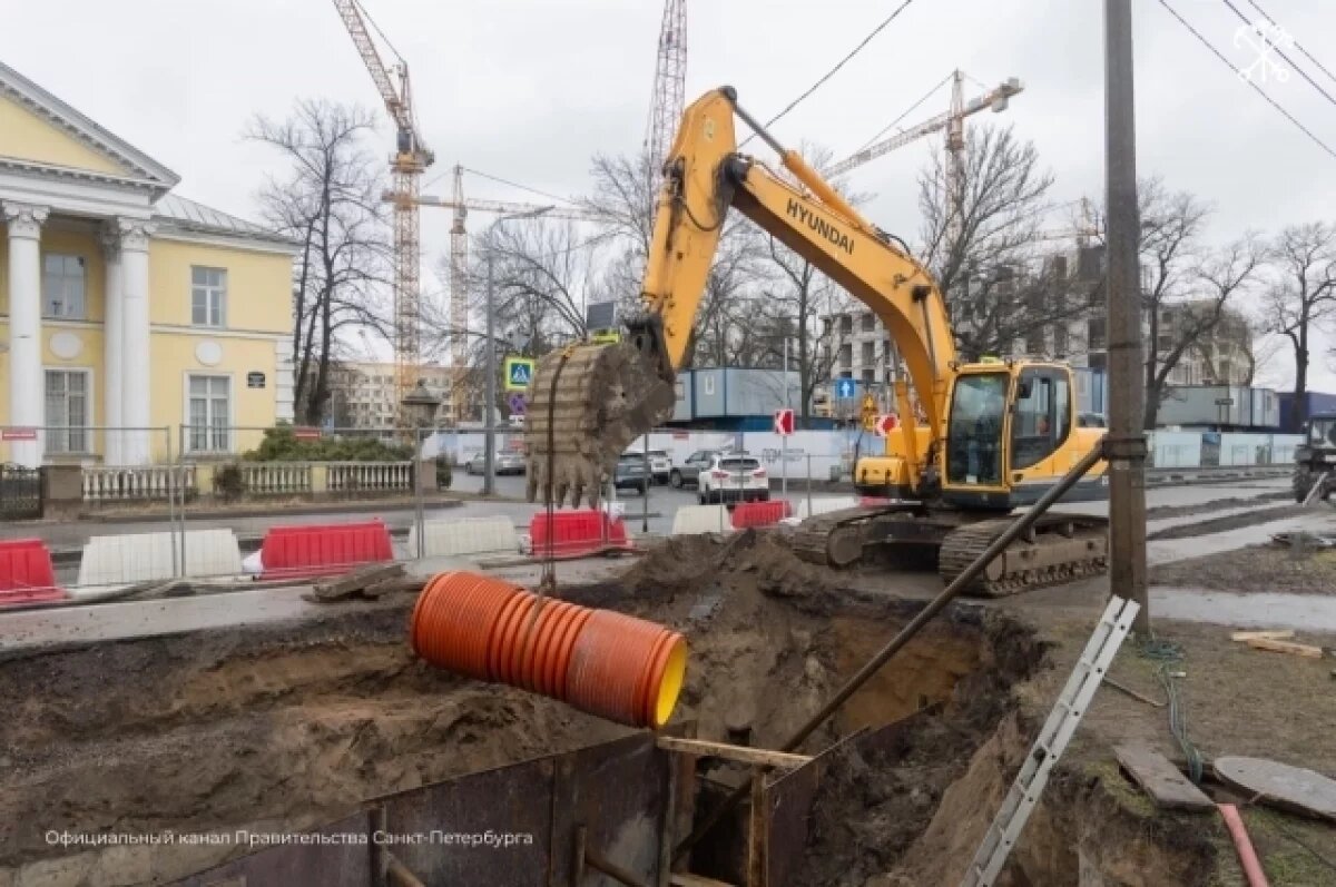    В Петербурге в районе Песочной набережной ограничили движение транспорта