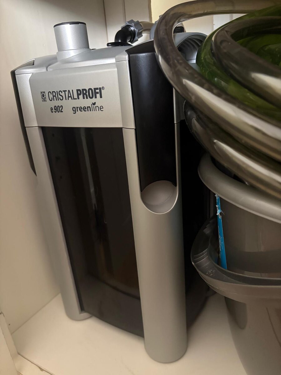 Проверяю, шланги не отошли, протечки нет. 