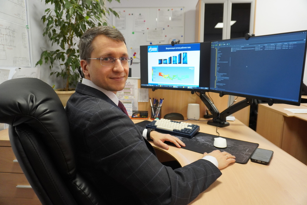 Один из авторов патентной разработки, сэкономившей нашему предприятию 8,6 миллионов рублей, ведущий инженер производственного отдела по эксплуатации дожимных компрессорных станций и станций охлаждения газа Медвежинского газопромыслового управления Руслан Ткаченко