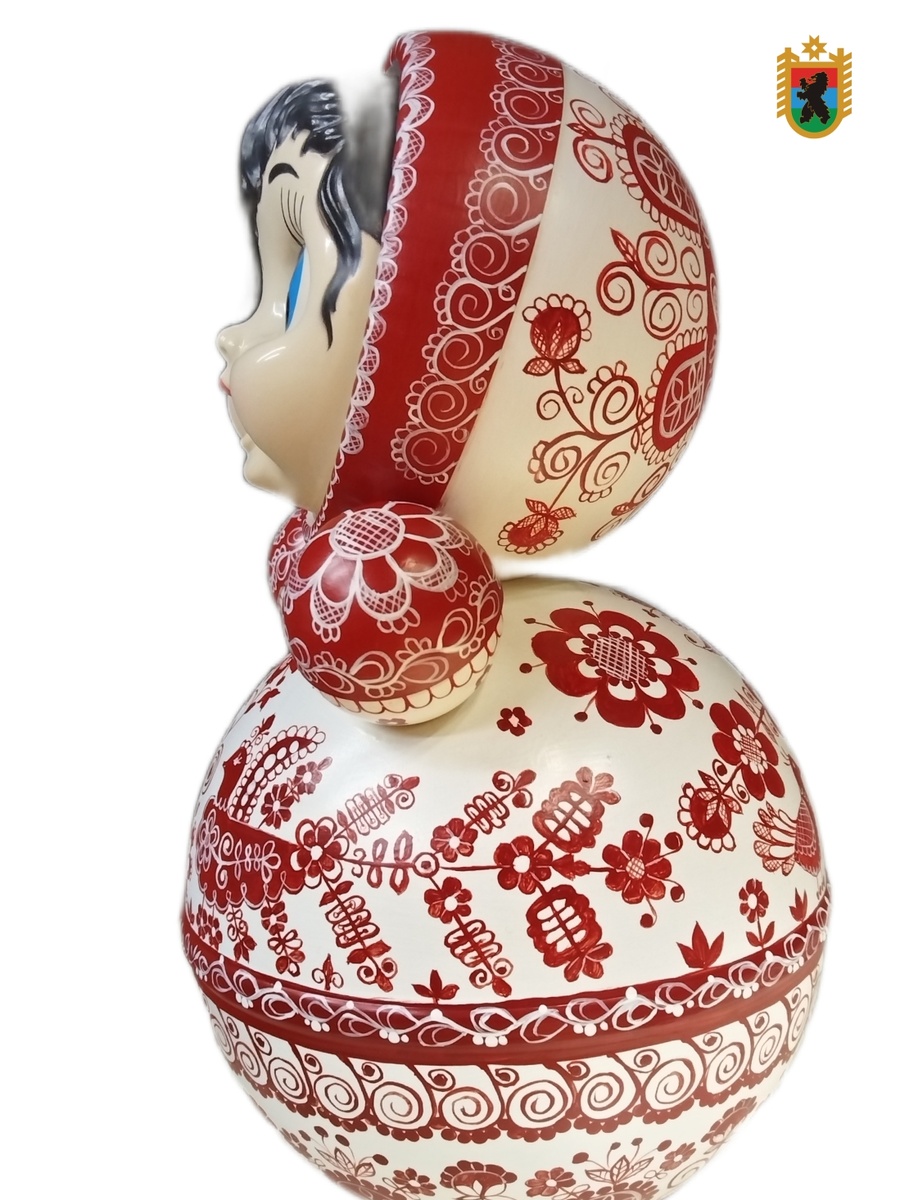    Карельскую неваляшку с заонежскими узорами оценили в Москве© Правительство Карелии