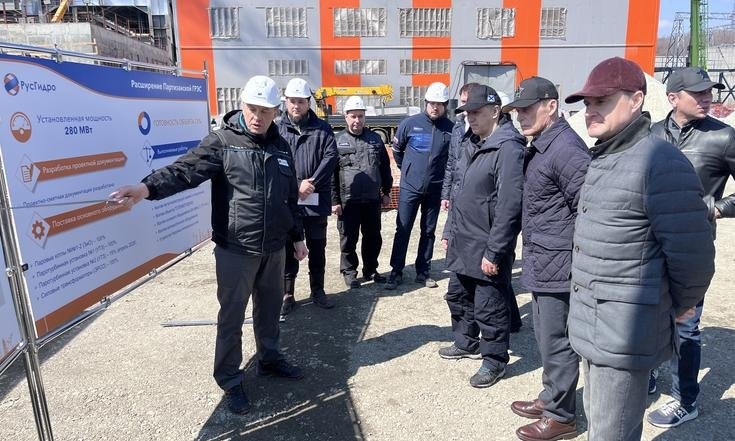 
Юрий Трутнев и Олег Кожемяко посетили ключевые объекты модернизации / пресс-служба полпредства президента в ДФО
