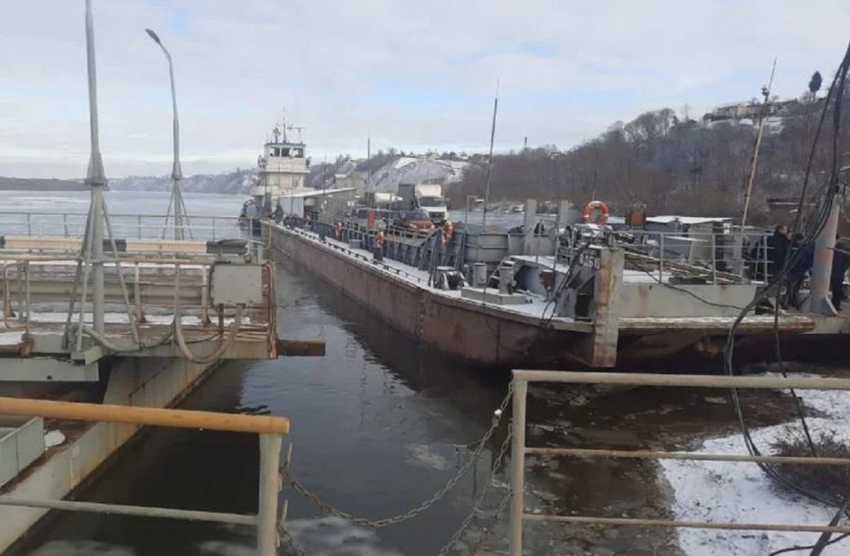    Паромная переправа – единственный способ добраться до Павлово