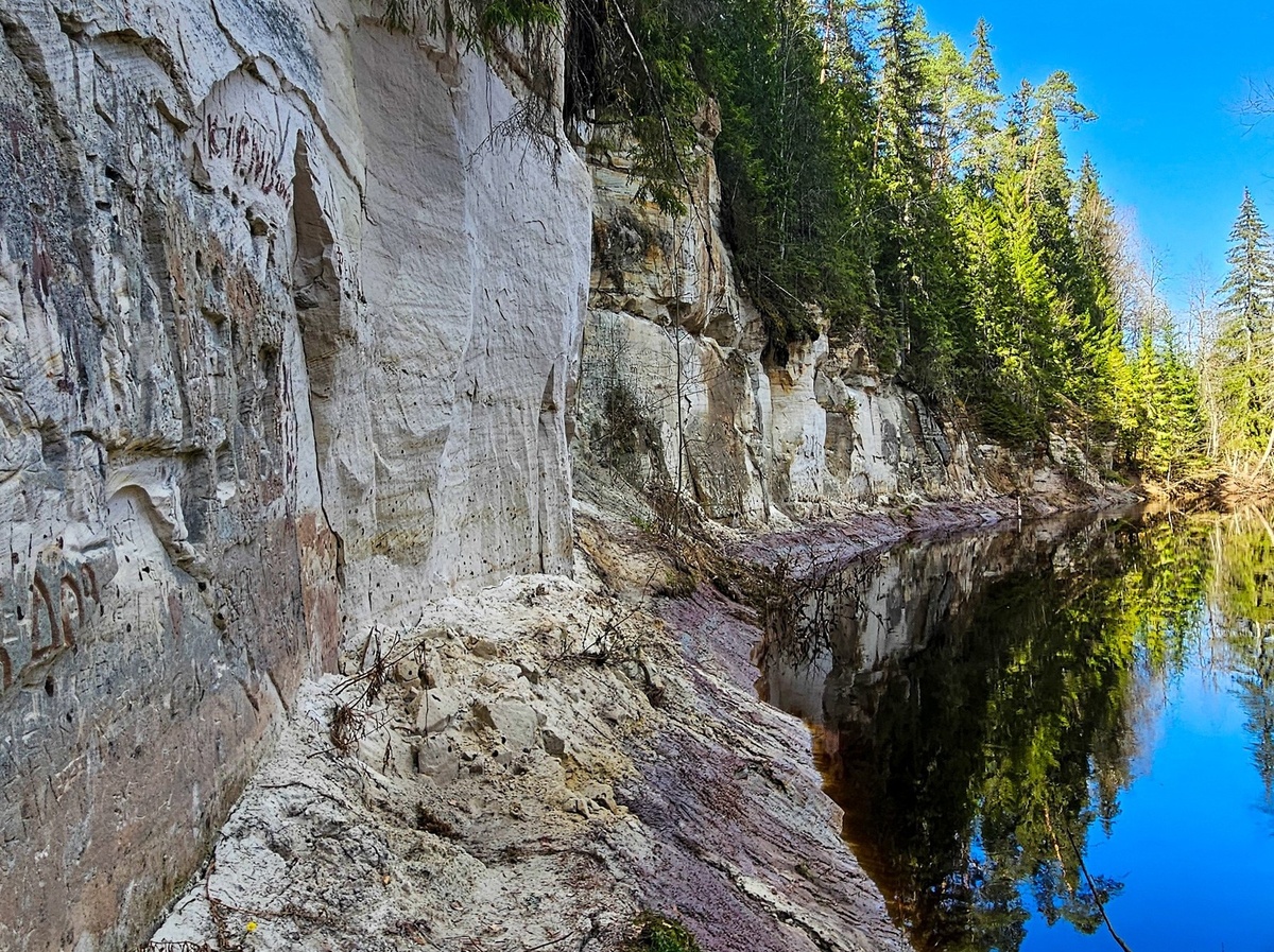 Белые скалы на реке Ящера