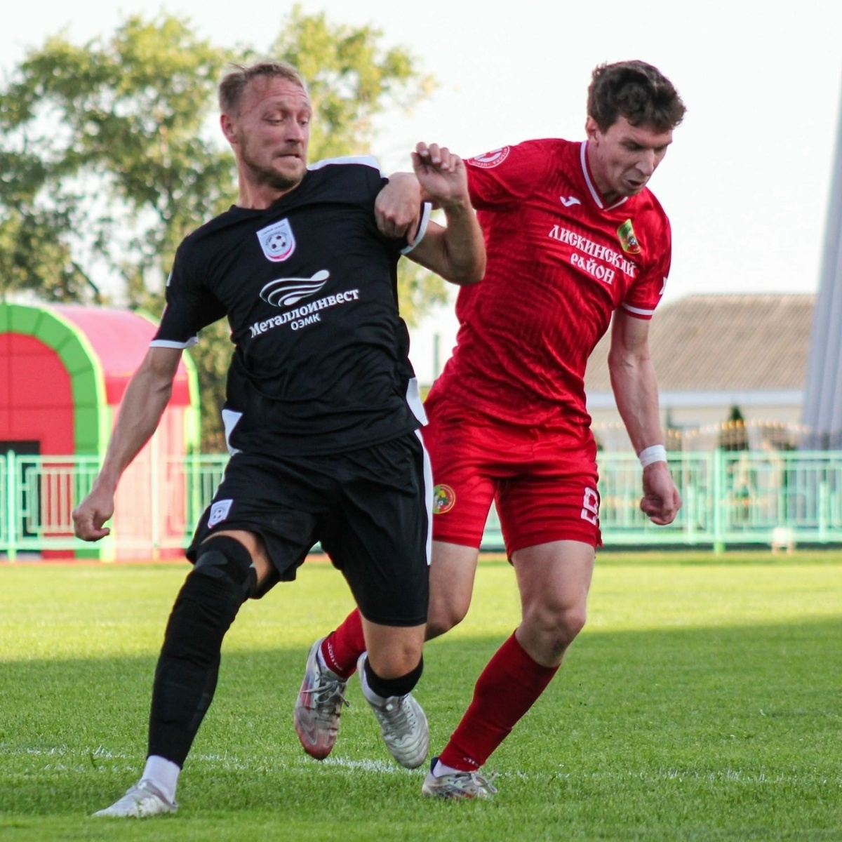 Алексей Войченко №9 в красной форме - 21 гол