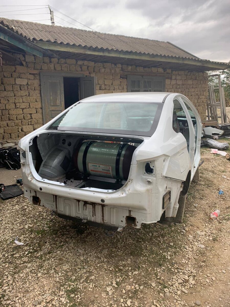 Часть украденного автомобиля у ООО Б Групп