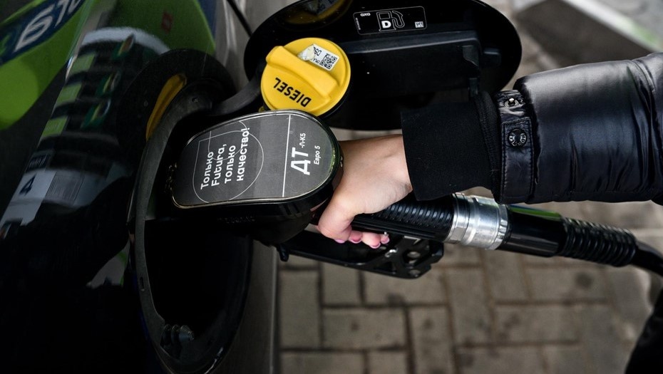    Работа АЗС. Автор фото: Ермохин Сергей/"ДП"