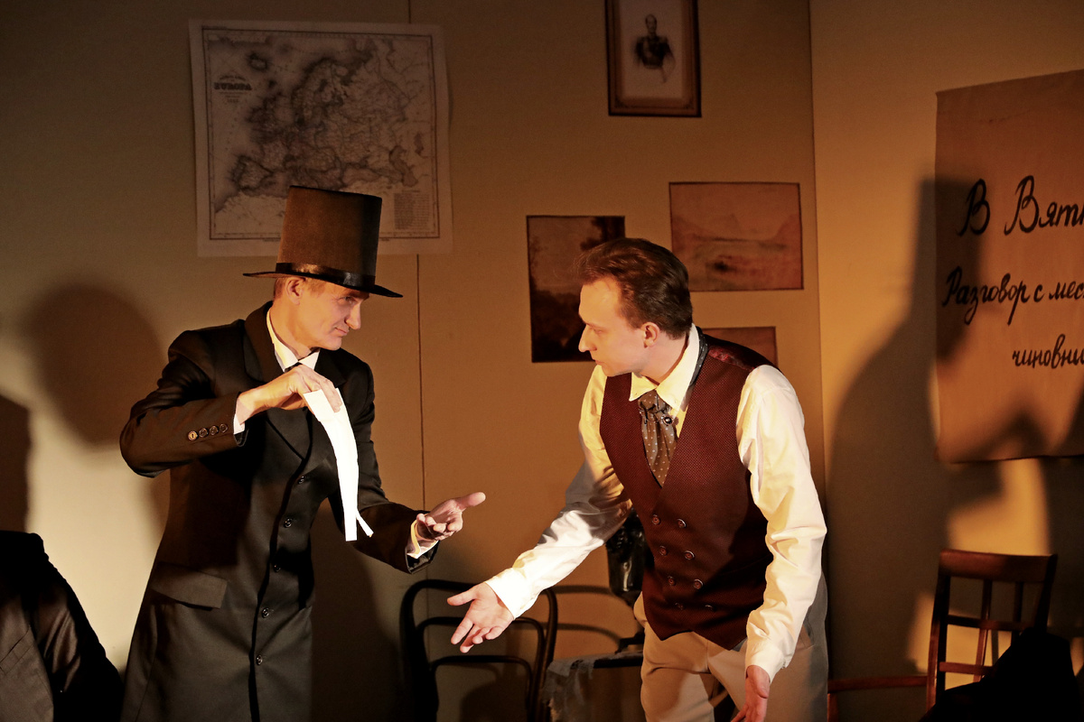 Актерский перформанс в зрительском фойе, 2026 г.