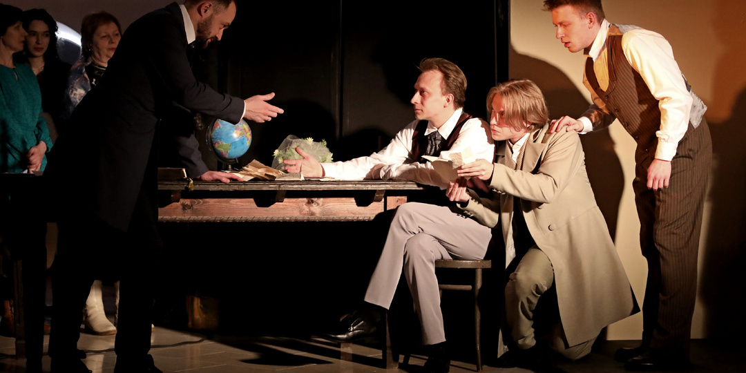 ДВЕСТИ ЛЕТ ТОМУ ВПЕРЕД