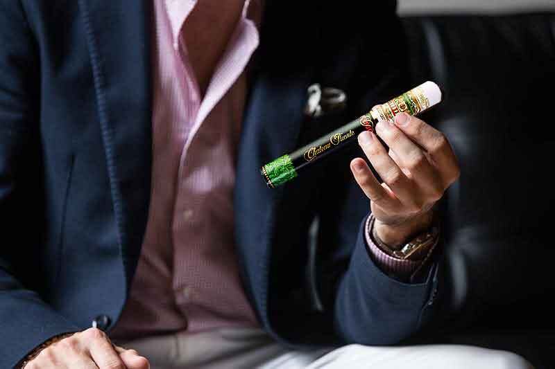 Сигара в тубе