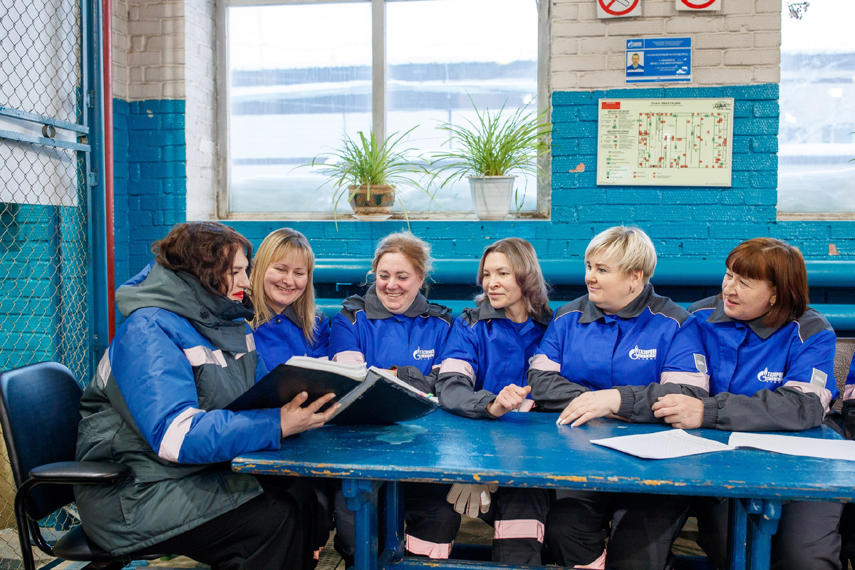 Каждое утро Айгуль распределяет задачи и обсуждает с коллегами фронт работы на ближайший день