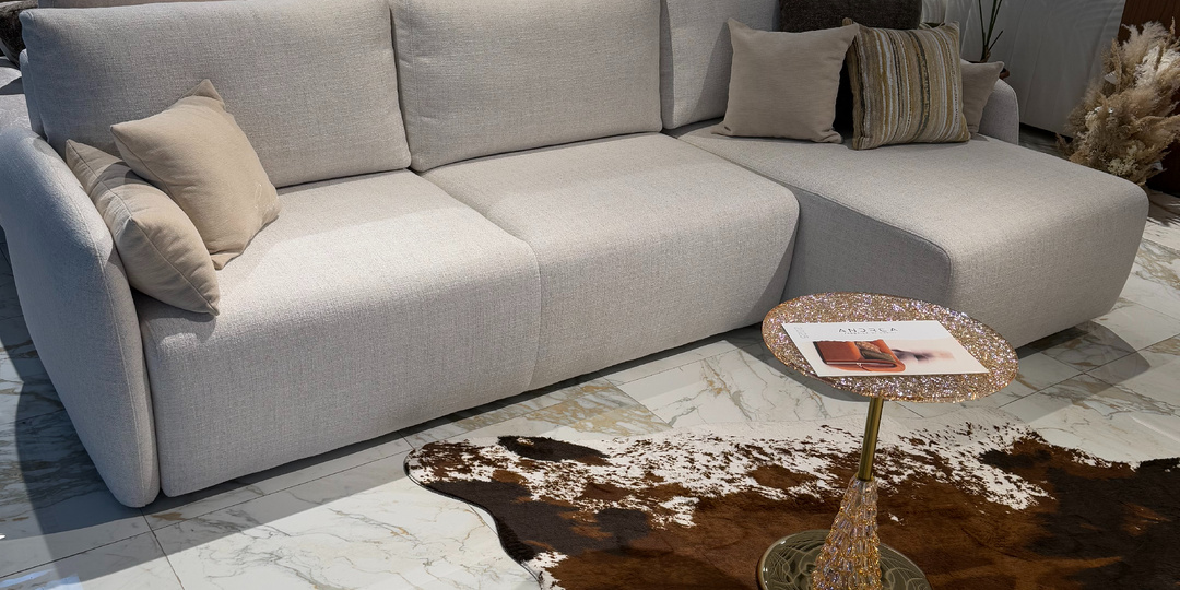 Иллюзия выбора: как ИИ-картинки маскируют реальные различия в диванах.