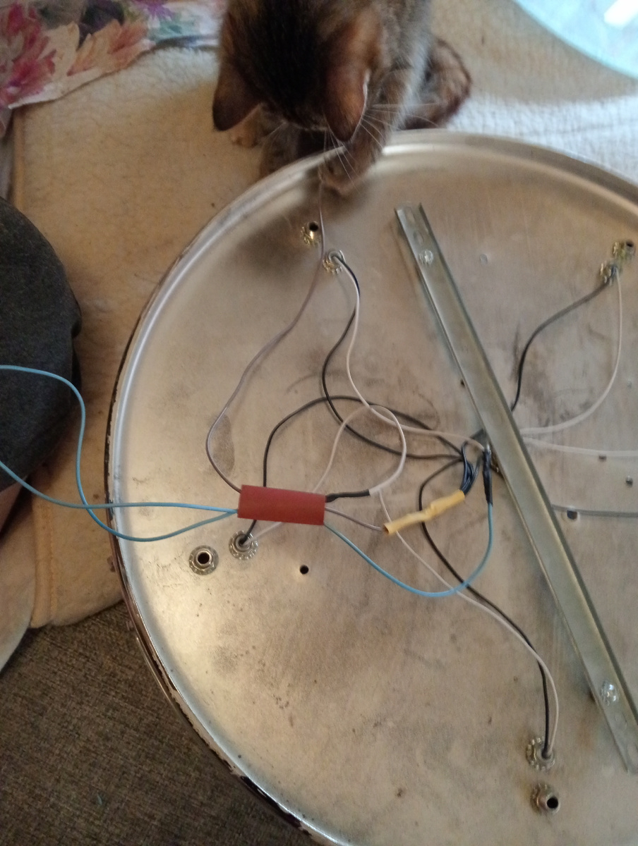 Давай с проводами помогу разобраться 