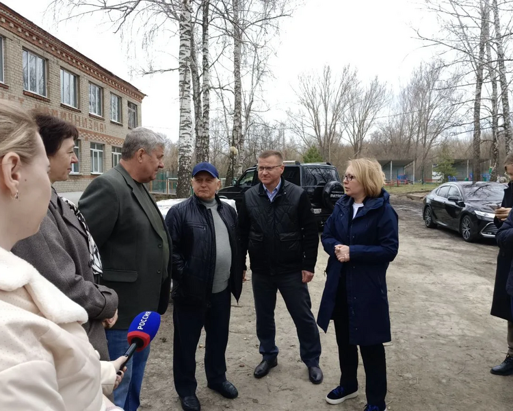     В двух школах Тимского района стартовал капитальный ремонт в рамках нацпроекта