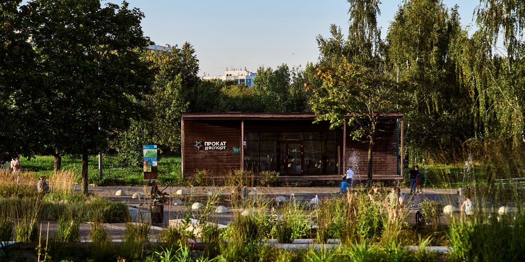 Велосипеды, ролики и электромобили: в Парках Москвы открываются пункты проката летнего спортинвентаря