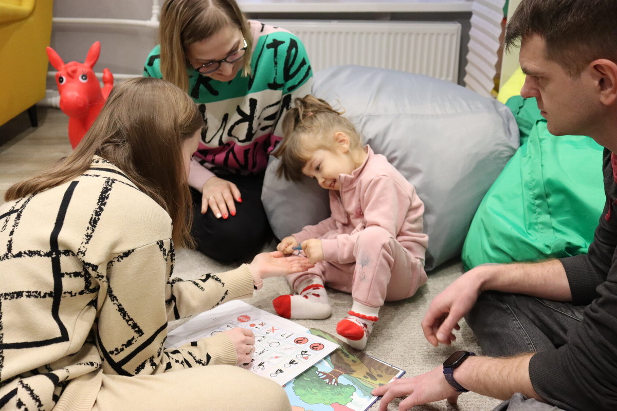 Мария Филиппова на консультации. Из архива "Социальной школы"