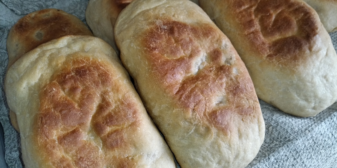 Бюджетное меню, пироги с капустой и сосиски в тесте