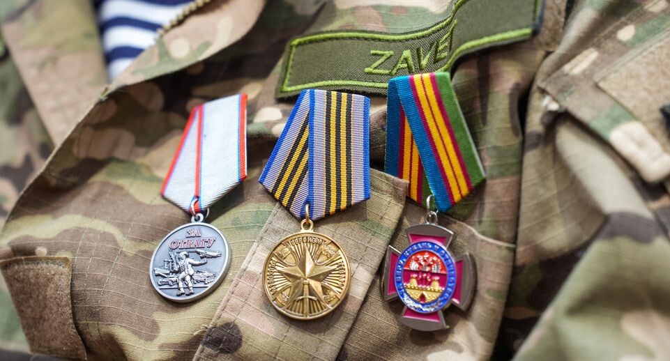    Вручение добровольцам отряда БАРС медалей «За храбрость» II степени / Медиасток.рф