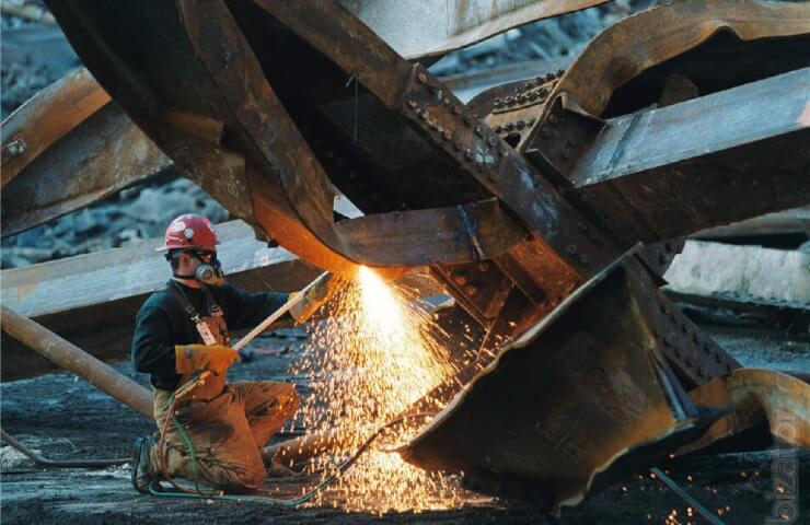 Ошибка сварщика — и счет на миллионы: почему свои специалисты решают все в демонтаже металлоконструкций