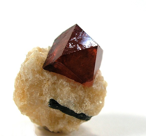 Цирконий: от браслетов до ядерных стержней и гибкой электроники. Аналитика 2026 года