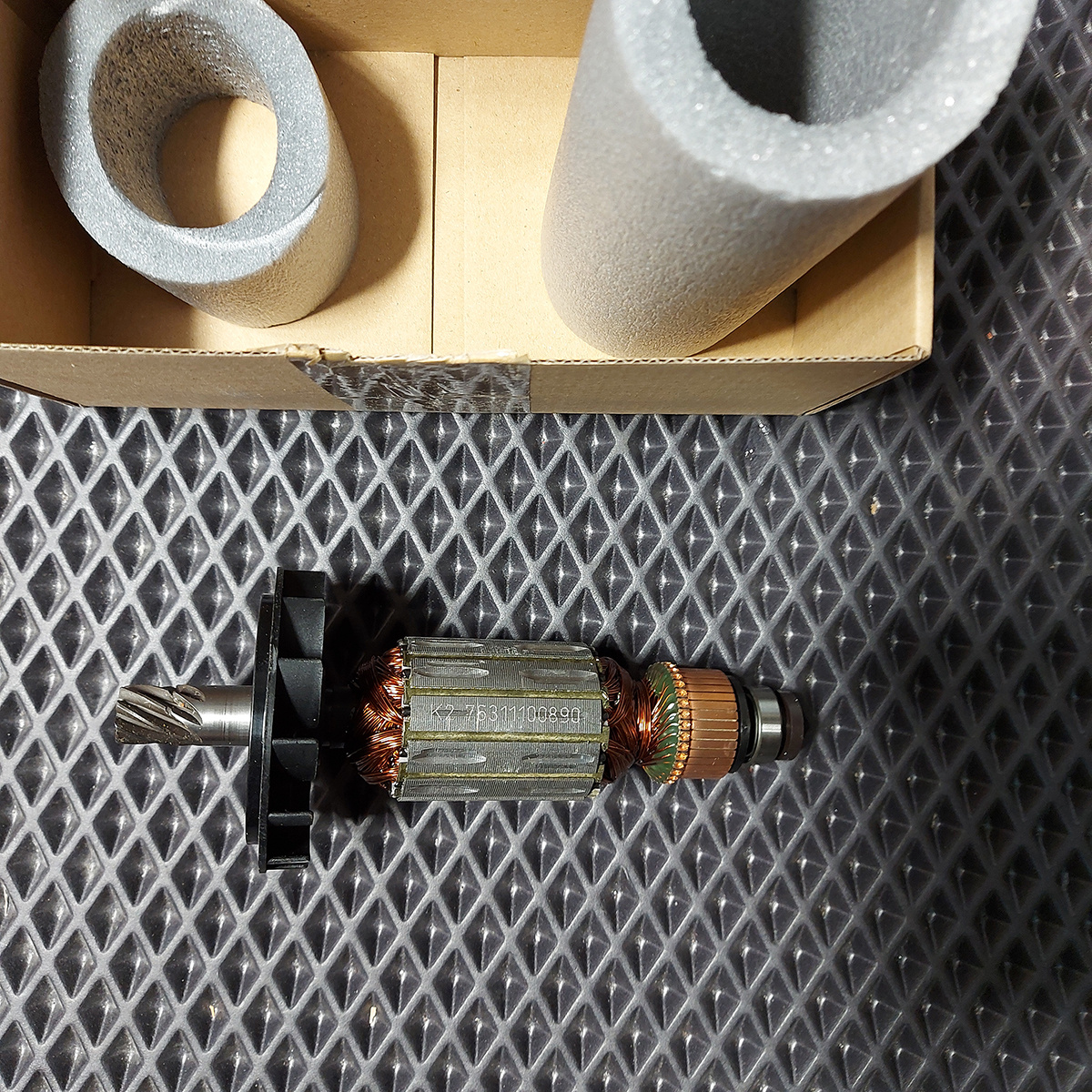 Новый оригинальный Ротор (мотор / двигатель) 76322100 для шлифовальной машины по камню и бетону Eibenstock EBS 125.1-4 O / RO