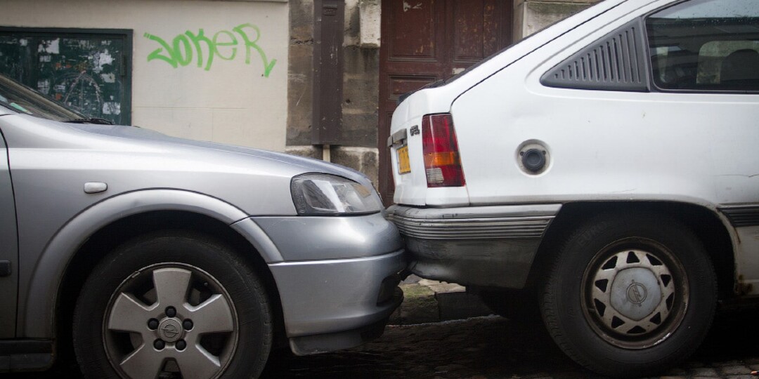 Почему для Французов нормально парковаться впритык друг к другу? Рассказываю об основных причинах такого поведения